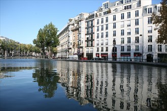 France, Paris 10e, canal saint martin, quai de jemmappes, reflet,