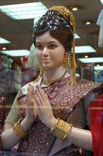 France, Paris 10e, rue du faubourg saint denis, communaute indienne, boutique, vetements, sari, mannequin,