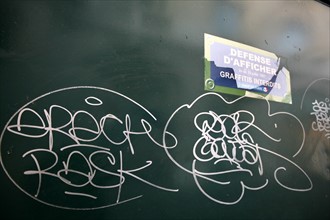 France, Paris 10e, boulevard saint martin, tags, graffiti, salete, panneau defense d'afficher,
