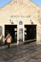 France, Paris 12e, Bercy Village, cour saint emilion, anciens entrepots pour le vin, centre commercial,
