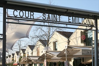 France, Paris 12e, Bercy Village, cour saint emilion, anciens entrepots pour le vin, centre commercial,