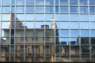 France, Paris 12e, rue de Charenton, administration de l'Opera Bastille, reflet, habitat ancien et moderne, architecte carlos ott,