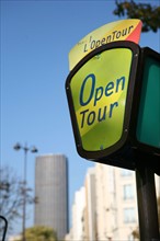 France, Paris 14e, boulevard Raspail, arret d'autobus open tour, tourisme, Tour Montparnasse,