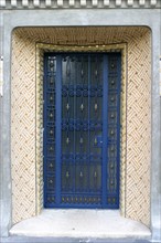 France, Paris 14e, immeuble du 5 rue Victor Schoelcher, detail porte, ceramique, metal ouvrage, art deco,