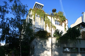 France, Paris 14e, villa gughenbuhl, rue Nansouty, cote rue georges braque, face au parc montsouris, atelier d'artiste, art deco,