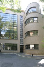 France, Paris 15e, 15 square Vergennes, architecte rob mallet stevens pour le maitre verrier louis barillet, vitraux,