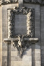 France, Paris 16e, rue raynouard, detail de la facade d'immeuble no16, belier, decor animalier,