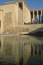 France, Paris 16e, palais de tokyo, bas relief, alfred janniot, bassin, musee d'art moderne, colonnescote Seine