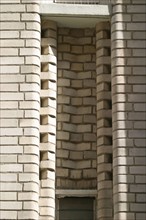 France, Paris 16e, immeuble 38 rue Greuze architecte Hector Guimard, detail appareil de brique et beton,