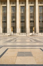 France, Paris 16e arrondissement, palais de chaillot
 depuis le parvis des droits de l'homme, trocadero, colonnes, dalle,
