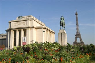 France, Paris 16e, palais de chaillot, Tour Eiffel, place foch, statue equestre, jardin, place du trocadero et du 11 novembre, 
trocadero