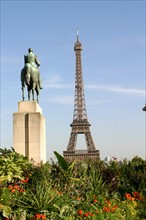 France, Paris 16e, Tour Eiffel, marechal foch, statue equestre, jardin, place du trocadero et du 11 novembre,