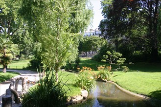 France, Paris 17e, quartier des Batignolles, square des Batignolles, vegetation, espace vert, plan d'eau, jardin public,