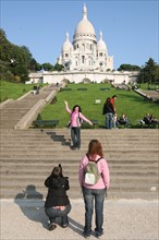 France, Paris 18e, butte Montmartre, basilique du sacre coeur, escalier, touristes,