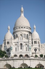 France, Paris 18e, butte Montmartre, basilique du sacre coeur, detail facade, coupoles, domes,