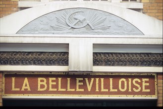 France, Paris 20e, menilmontant - Belleville, ancienne cooperative la Bellevilloise, fronton, marteau et faucille, 17/25 rue Boyer