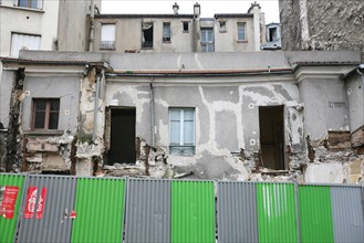 France, Paris 20e, menilmontant rue de la mare, maison en voie de destruction, palissades,