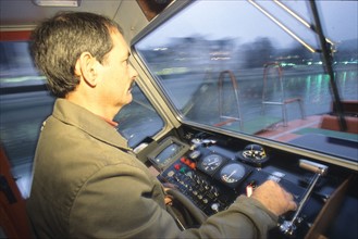 France: Normandie, Seine Maritime, vallee de la Seine, Rouen, grand port de mer de Rouen, pilotage de Seine, pilotine a caudebec, recuperation du pilote releve, vedette,