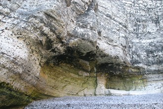 France, Normandie, Seine Maritime, cote d'albatre etretat, au pied de la falaise d'aval, plage, galets,