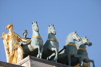 France, Paris 1e, jardin des tuileries, arc de triomphe du carousel, sommet du monument, detail duquadrige, chevaux, attelage,
