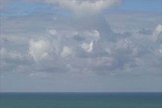 France, Normandie, Seine Maritime, pays de Caux maritime, veulettes sur mer, , ciel nuageux, plage de veulettes, mer, maree haute, cote d'albatre,