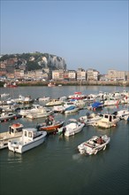 France, Haute Normandie, cote d'albatre, Le Treport, port, cote mers les bains, bateaux de plaisance, maree haute,