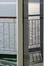 France, Normandie, Seine Maritime, croisiere ferry seven sisters 26-04-08, Dieppe Rouen, reflet sur vitre, navire, balustrade,