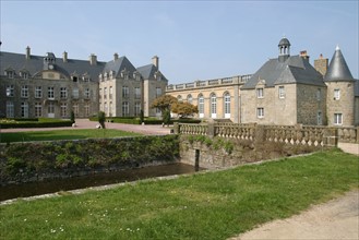 France, Basse Normandie, Manche, Cotentin, flamanville, chateau, douves, jardin,