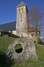 France, Haute Normandie, eure, aizier, eglise, trou d'homme, pierre, archeologie,