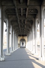 France, Paris 15/16e, pont de bir hakeim, 1er niveau du pont, structure metallique, rivets, viaduc, passy, metro ligne 6 RATP,