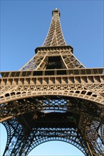 France, Paris 7e, au pied de la Tour Eiffel, dame de fer, champ de mars, touristes,