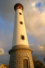 France, Normandie, calvados, ouistreham, phare, soleil couchant, ciel nuageux,