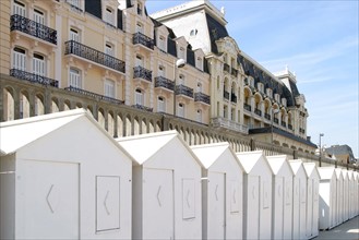 France, Basse Normandie, calvados, cabourg, plage, front de mer, cabines de bain, promenade marcel proust