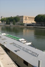 France, Paris 4e, Pont Neuf, embarcadere des vedetes du Pont Neuf, Seine, musee du louvre au fond,