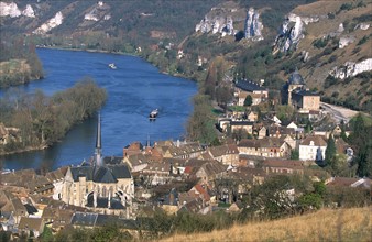 France, Normandie, eure, les andelys, boucle de la Seine, maisons, habitat, eglise, peniche, falaises