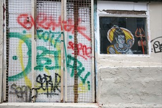France, Paris 20e, belleville, rue denoyez, tags, graffiti, salete, image hindoue, exotisme,