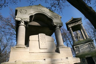 France, Paris 20e, cimetiere du pere Lachaise, sepulture