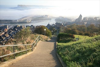 France, Normandie, Seine Maritime, Le Treport, vu depuis les terrasses du funiculaire, escaliers, ville, broume, falaises, panorama,
