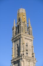 France, Bretagne, Finistere nord, circuit des enclos paroissiaux, enclos paroissial de Lampaul-Guilmillau, detail du sommet du clocher de l'eglise,