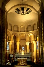 France, Bretagne, Morbihan, golfe du Morbihan, presqu'ile de rhuys, choeur roman de l'eglise de saint gildas de rhuys, colonnes, voute,