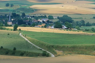 France, Haute Normandie, Seine Maritime, paysage du pays de bray en ete, bures en bray, agriculture, champs, village,