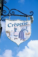 France, Bretagne, Finistere, creperie a locronan, enseigne, ciel, gastronomie,