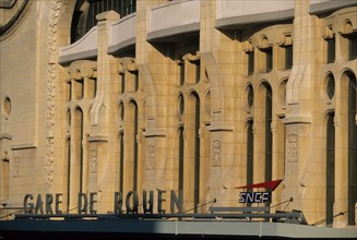 France, Haute Normandie, Seine Maritime, Rouen, gare sncf, Rouen rive droite, facade, sncf, architecture, beton,