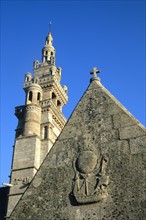 France, Bretagne, Finistere nord, pays du leon, Roscoff, eglise, 
notre dame de croas batz, sculpture de bateau, clocher,