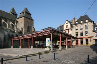 France, Bretagne, Cotes d'Armor, saint brieuc, vieux saint brieuc, place du martray, halle du marche, cathedrale Notre-Dame,