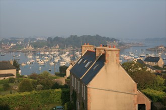 France, Bretagne, Cotes d'Armor, cote de granit rose, ploumanach, port de la Clarte, ar sklerder, bateaux de plaisance et petite peche,