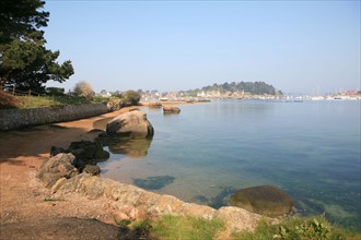 France, Bretagne, Cotes d'Armor, cote de granit rose, ploumanach, port de la Clarte, ar sklerder, plage, rivage, chemin cotier,