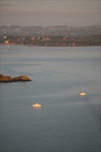 France, Bretagne, Cotes d'Armor, baie de Paimpol, cote du goelo, depuis les hauteurs de saint rion pres de la chapelle sainte barbe, vue sur la pointe de guilben