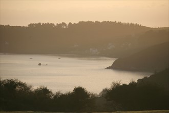 France, Bretagne, Cotes d'Armor, baie de Paimpol, cote du goelo, sentier des douaniers vers port lazo,