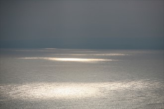 France, Bretagne, Cotes d'Armor, baie de saint brieuc, pointe du roselier, ciel, trouees de lumiere sur la mer,